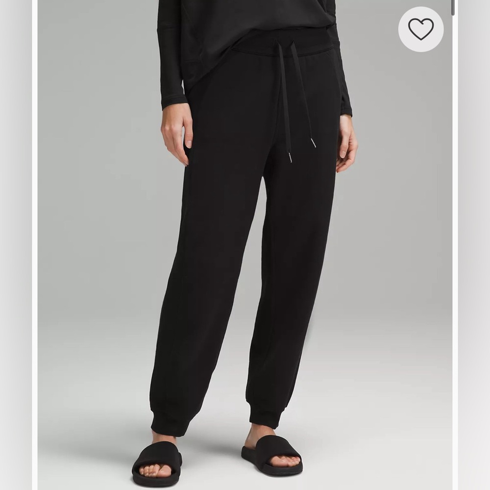 Lululemon scuba pant sweat pants.